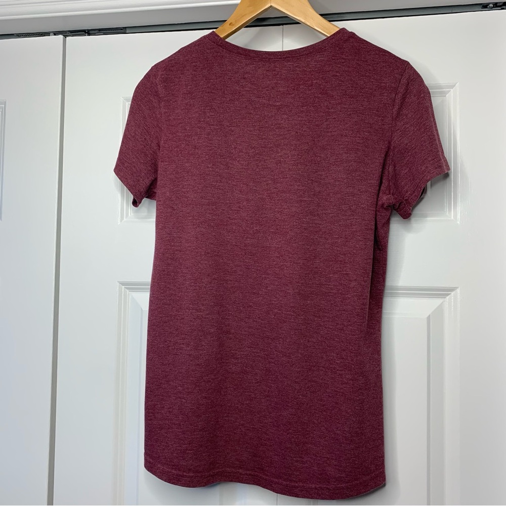 Reebok Maroon Classic T-Shirt Front Logo Women’s Size US M - Picture 3 of 7